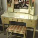 765 2581 DRESSING TABLE